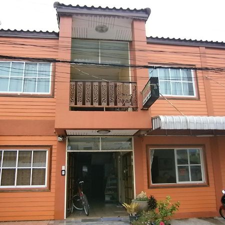 Aura House Hotel Pattaya Bagian luar foto