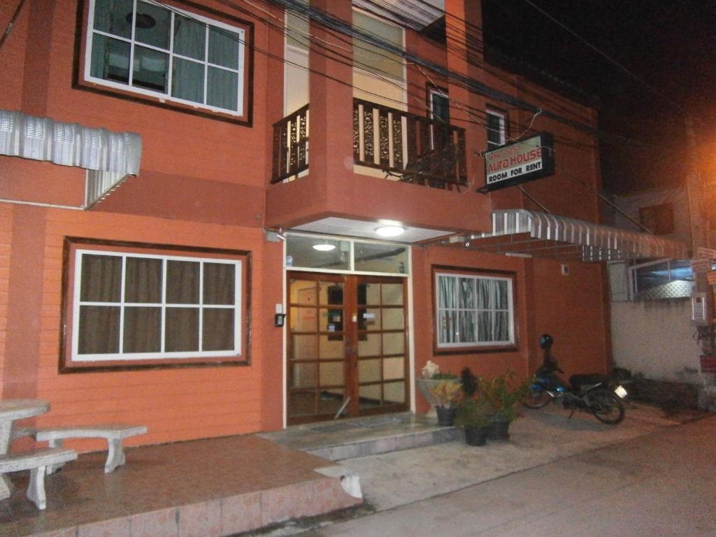 Aura House Hotel Pattaya Bagian luar foto
