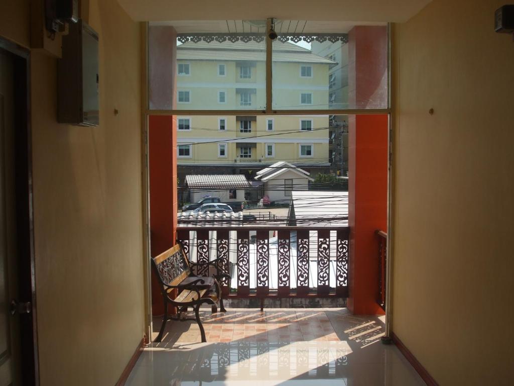 Aura House Hotel Pattaya Bagian luar foto