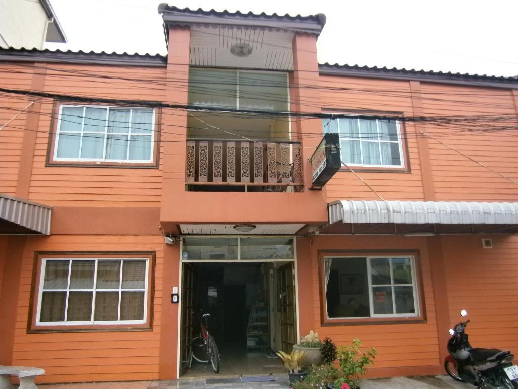 Aura House Hotel Pattaya Bagian luar foto