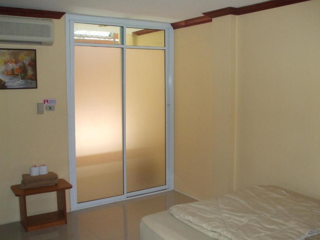 Aura House Hotel Pattaya Bagian luar foto