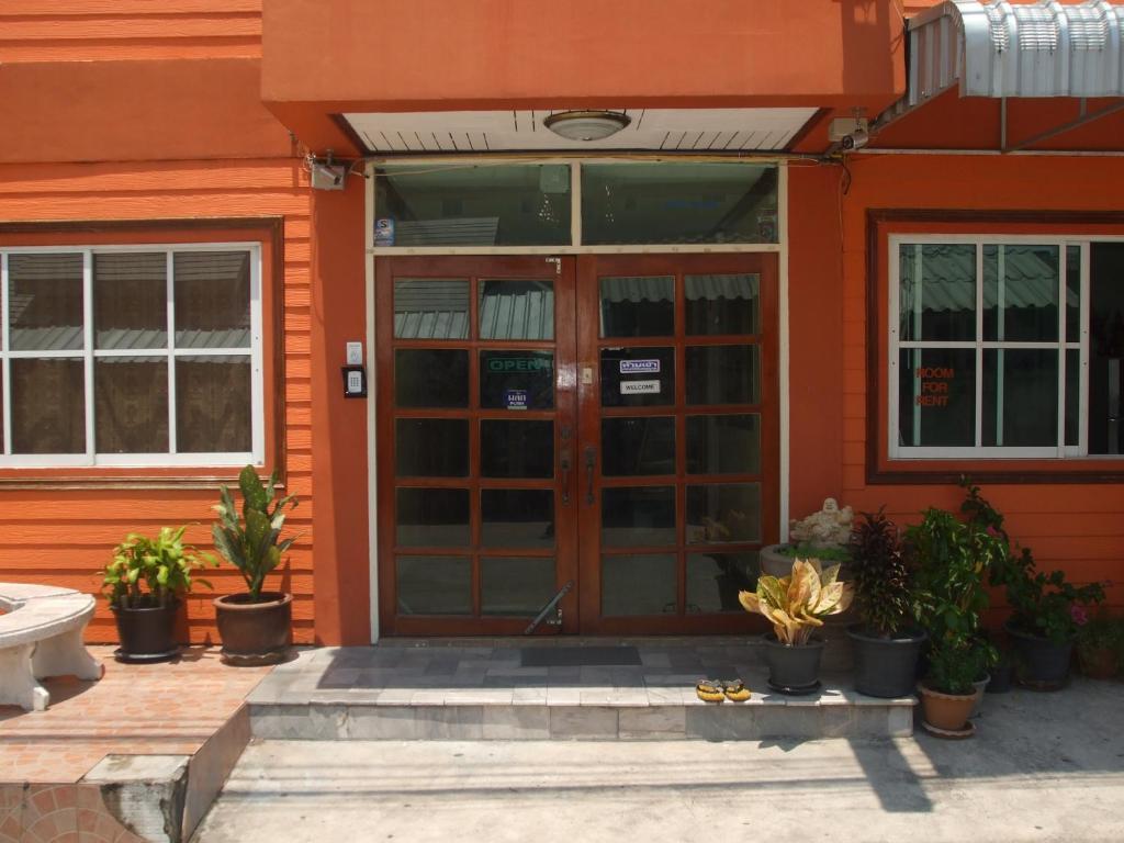 Aura House Hotel Pattaya Bagian luar foto