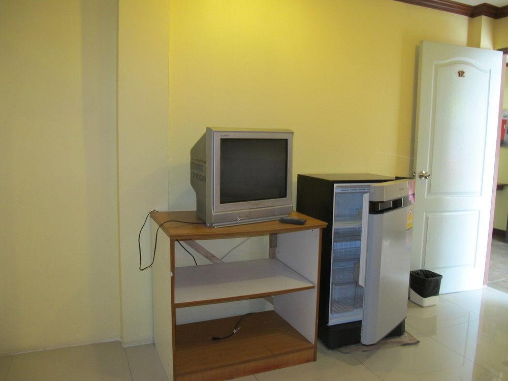 Aura House Hotel Pattaya Bagian luar foto