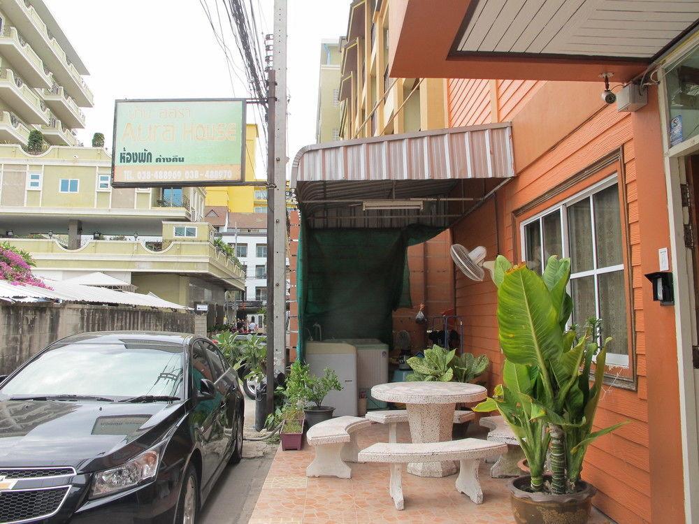Aura House Hotel Pattaya Bagian luar foto