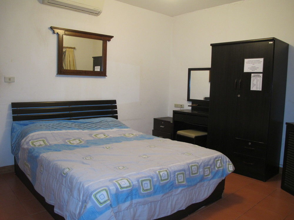 Aura House Hotel Pattaya Bagian luar foto