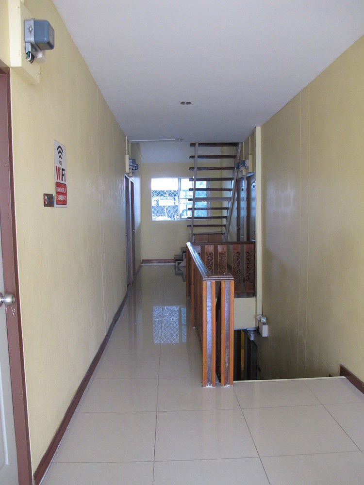 Aura House Hotel Pattaya Bagian luar foto
